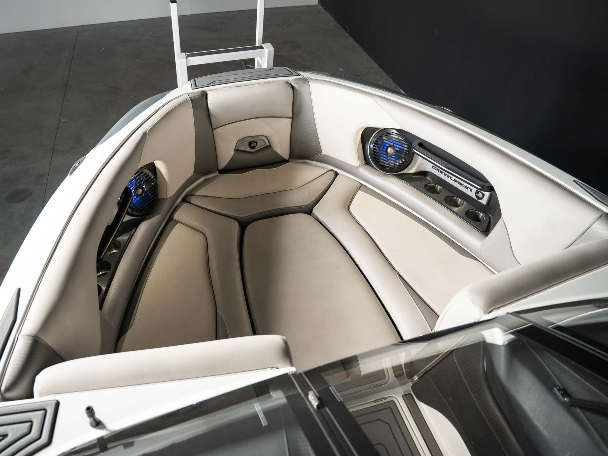 2018 Centurion Ri257 - White / Grey - BoardCo Boats