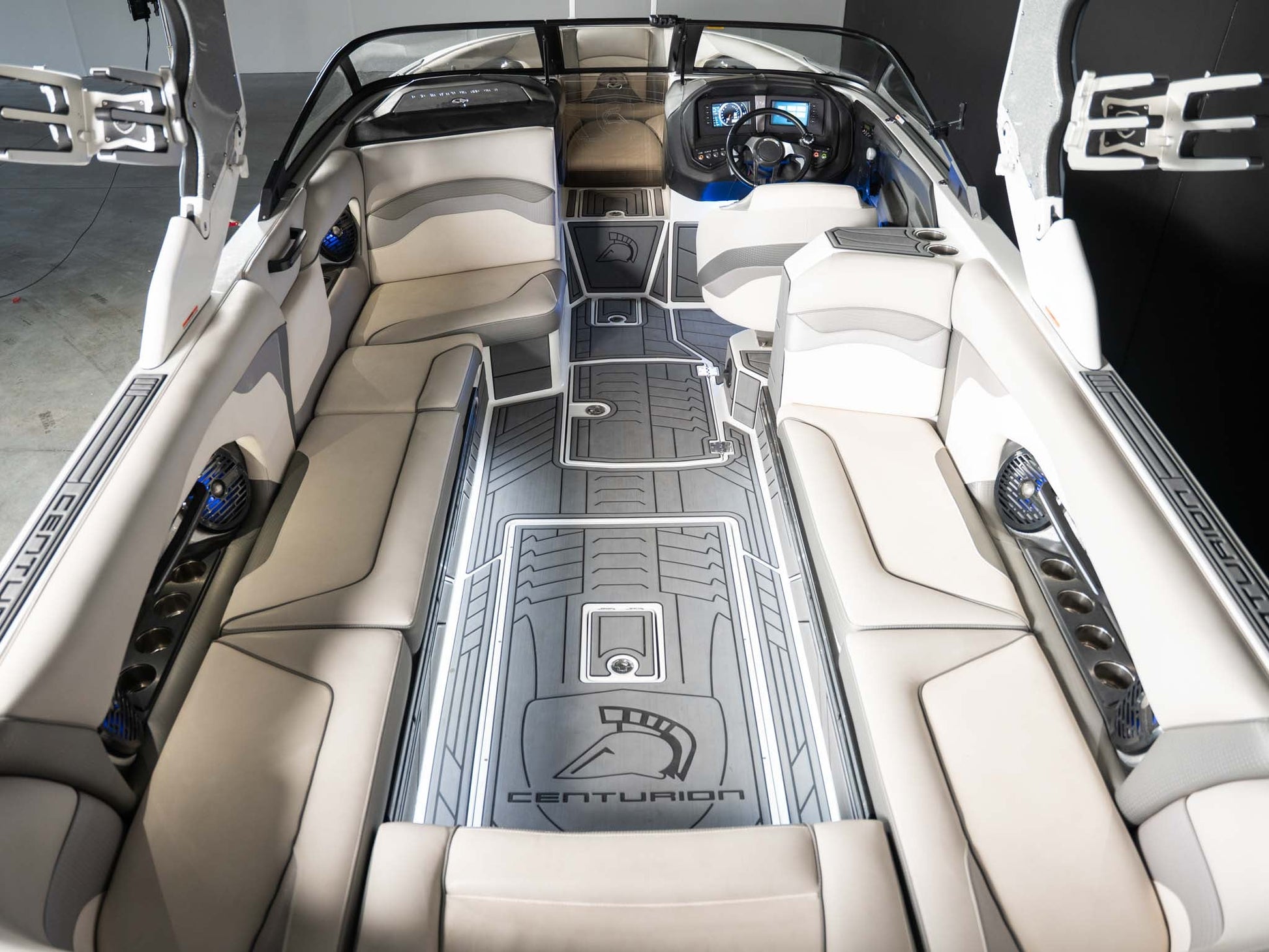 2018 Centurion Ri257 - White / Grey - BoardCo Boats