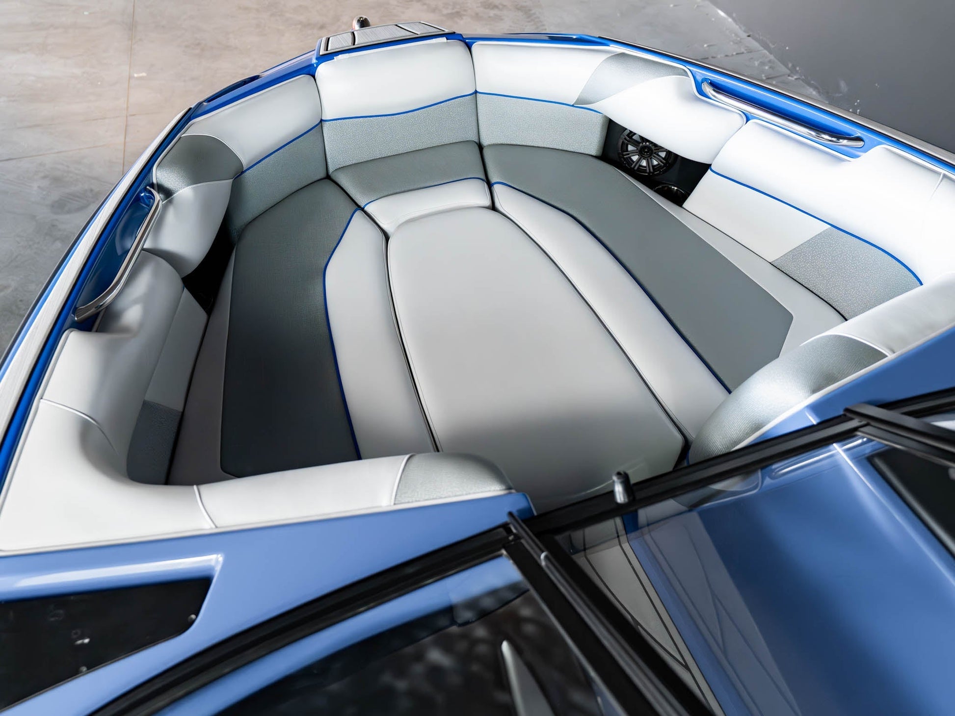2018 Moomba Mojo Silver / Black / Blue - BoardCo Boats