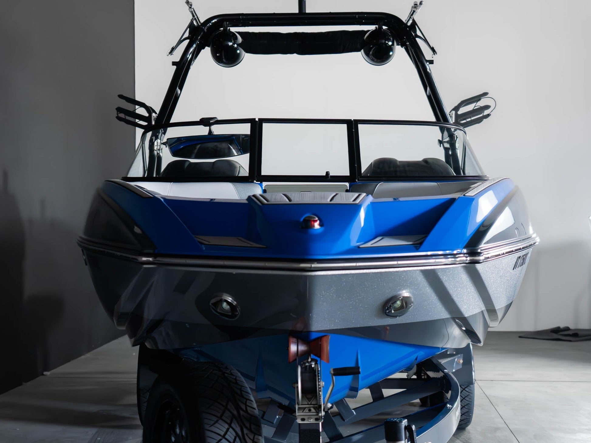 2018 Moomba Mojo Silver / Black / Blue - BoardCo Boats