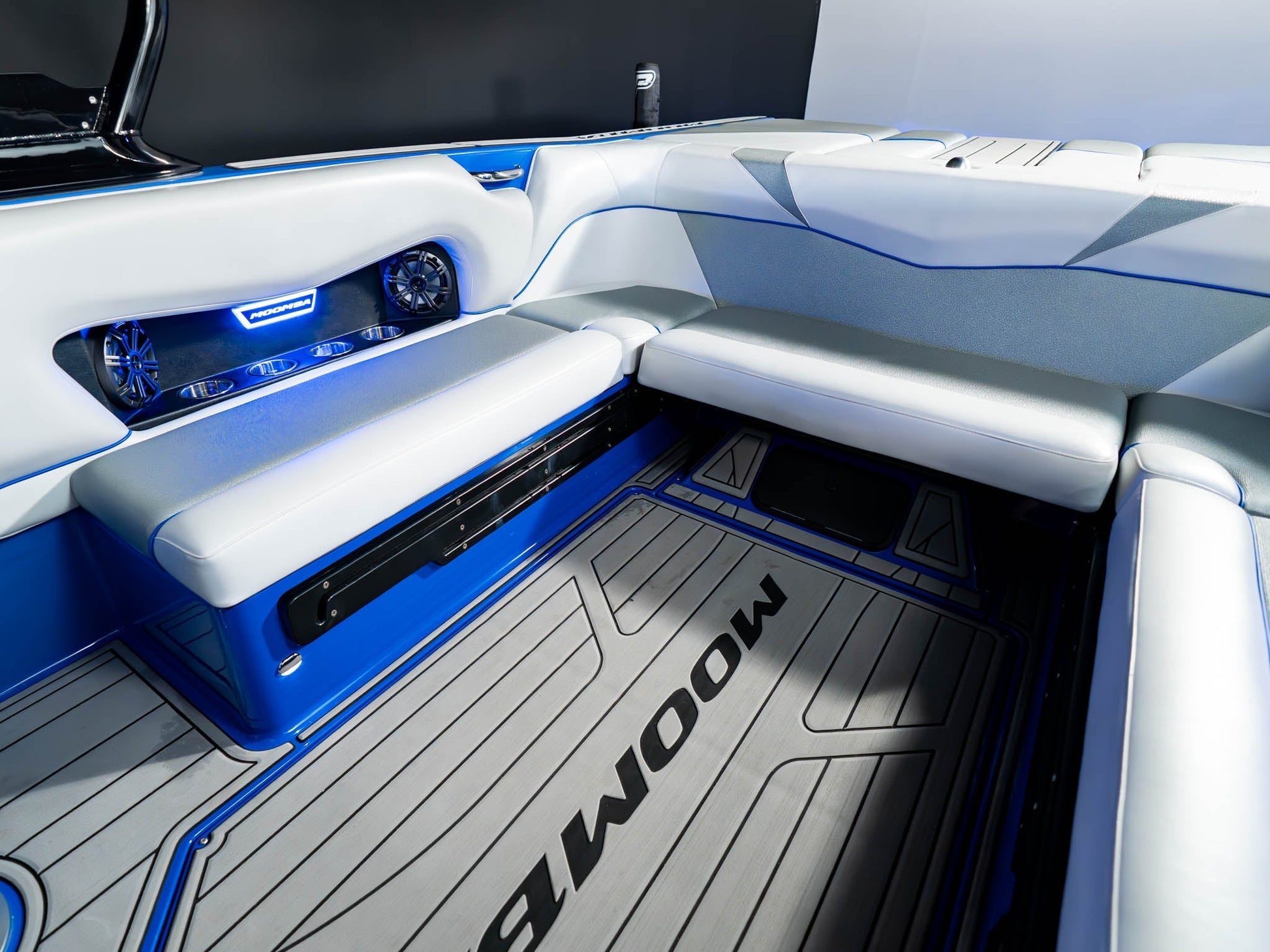 2018 Moomba Mojo Silver / Black / Blue - BoardCo Boats