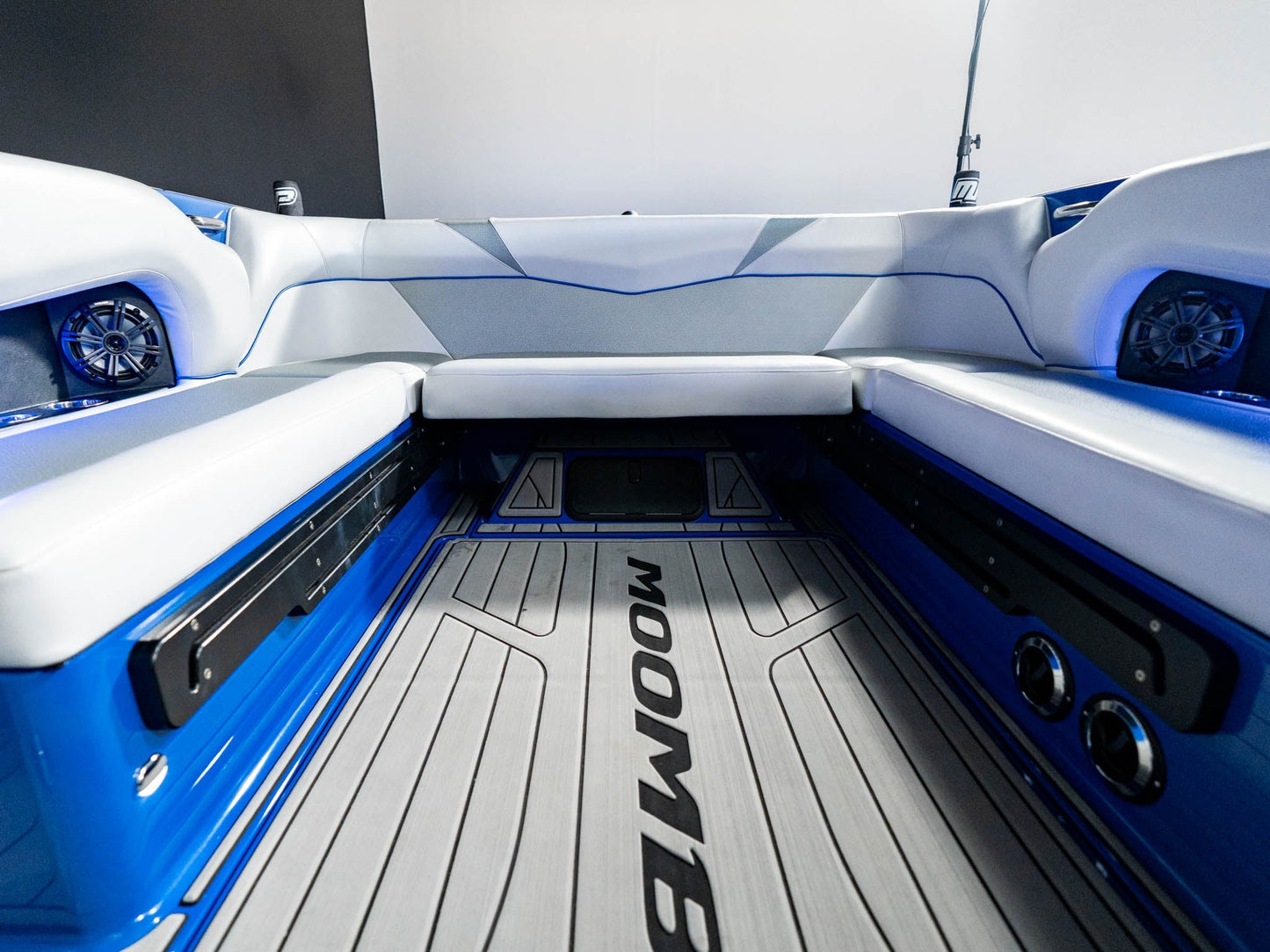 2018 Moomba Mojo Silver / Black / Blue - BoardCo Boats