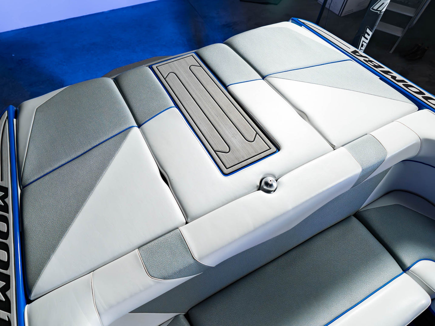 2018 Moomba Mojo Silver / Black / Blue - BoardCo Boats