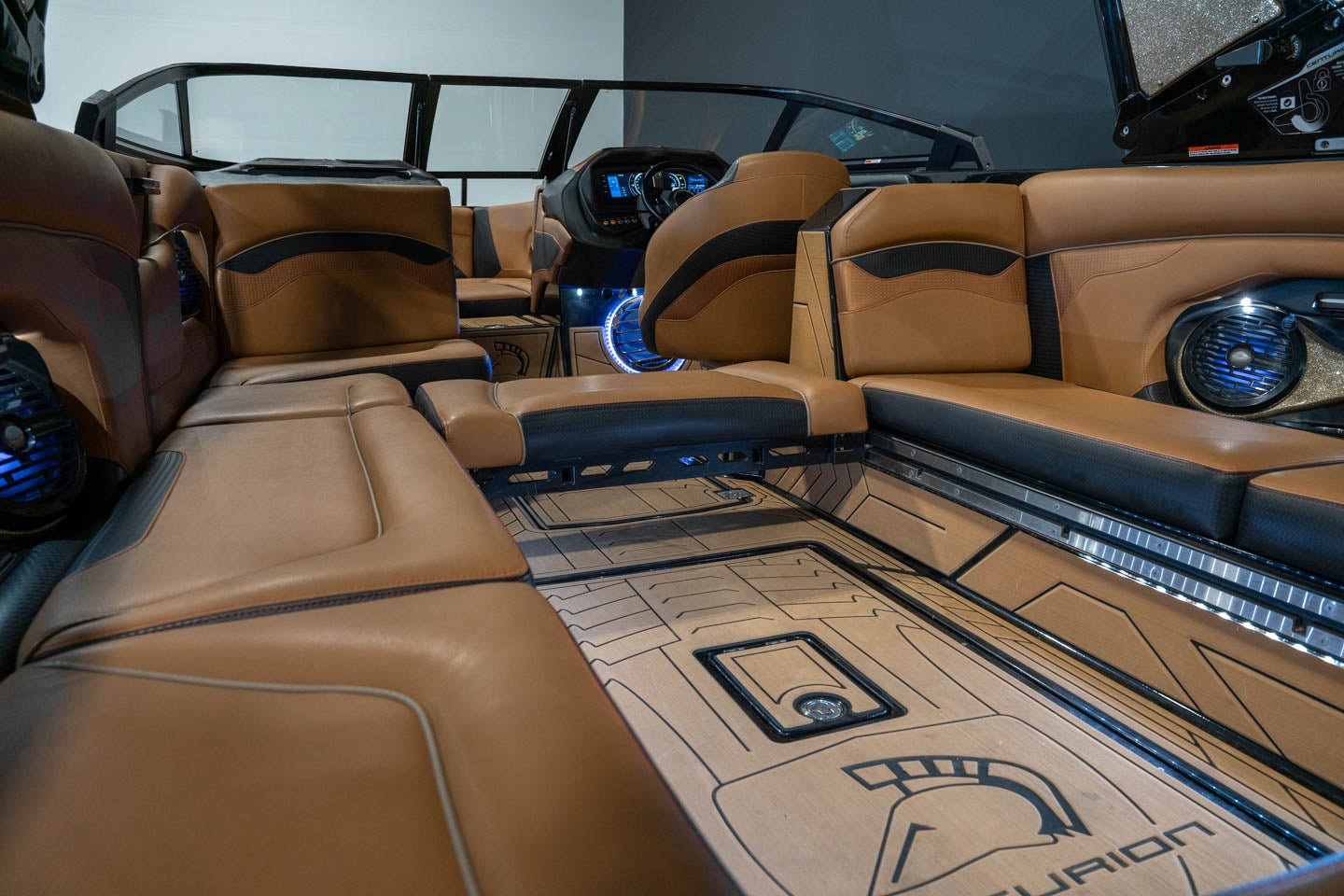 2019 Centurion Ri257 Champagne Flake / Black - BoardCo Boats