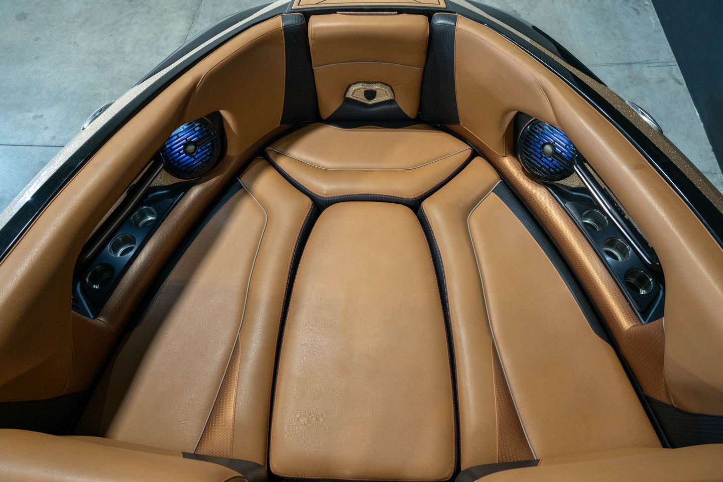 2019 Centurion Ri257 Champagne Flake / Black - BoardCo Boats