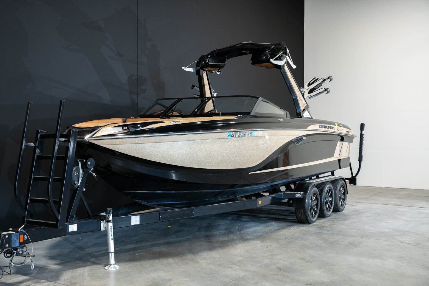 2019 Centurion Ri257 Champagne Flake / Black - BoardCo Boats