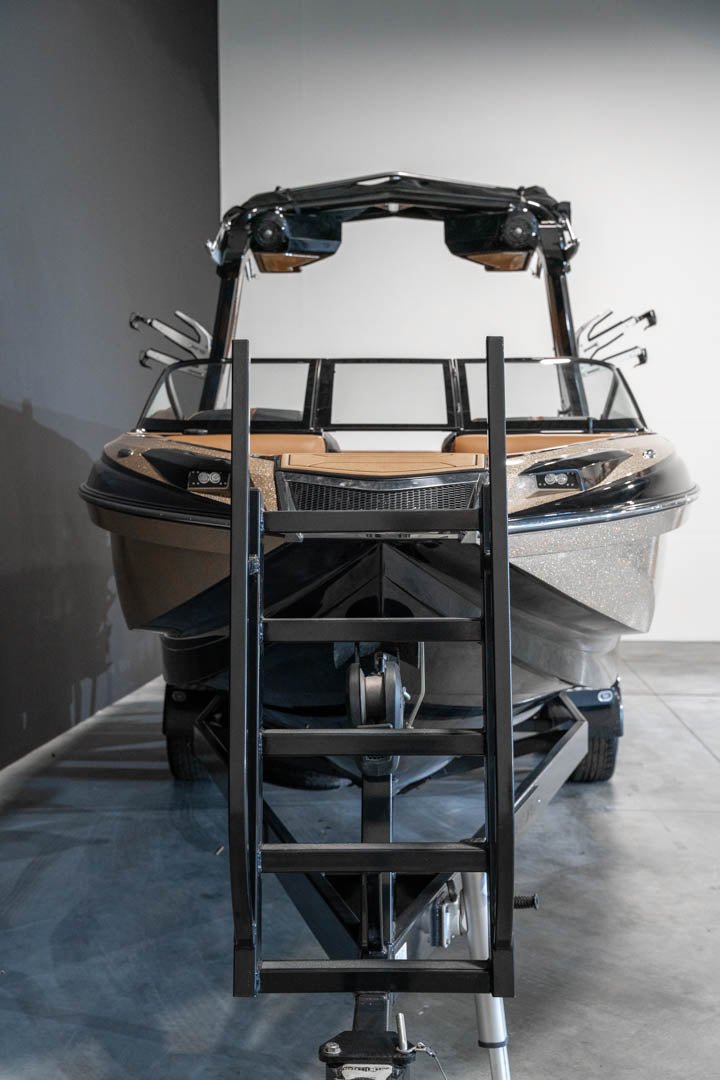 2019 Centurion Ri257 Champagne Flake / Black - BoardCo Boats