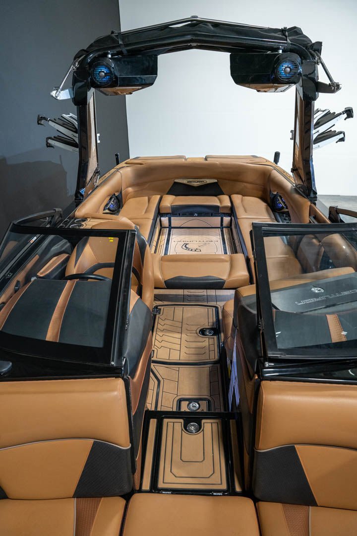 2019 Centurion Ri257 Champagne Flake / Black - BoardCo Boats
