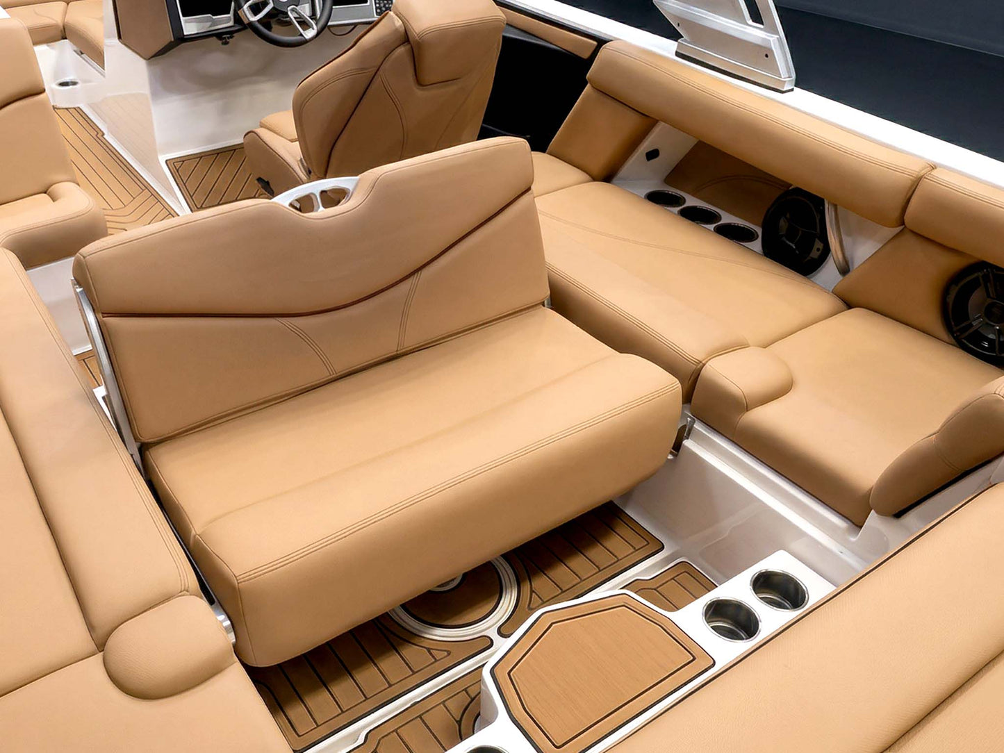 2019 MasterCraft XT22 - White / Blue / Tan Interior