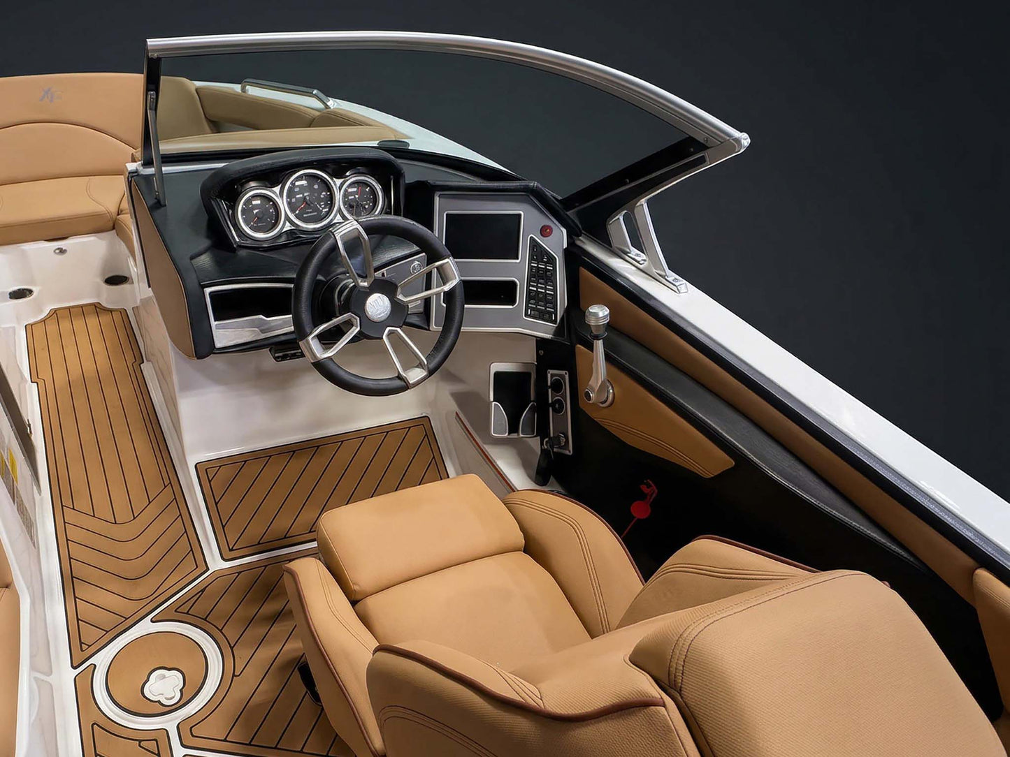 2019 MasterCraft XT22 - White / Blue / Tan Interior