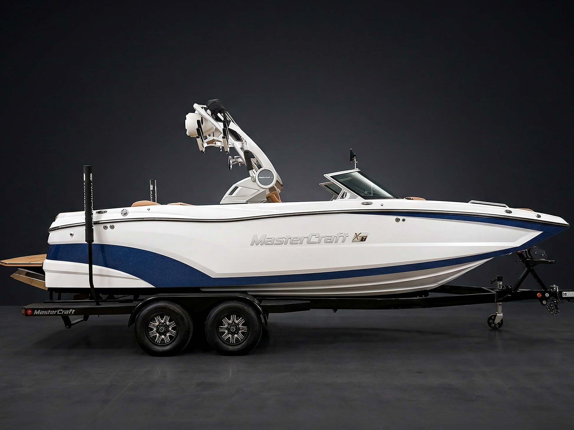2019 MasterCraft XT22 - White / Blue / Tan Interior - BoardCo