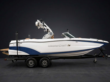 2019 MasterCraft XT22 - White / Blue / Tan Interior