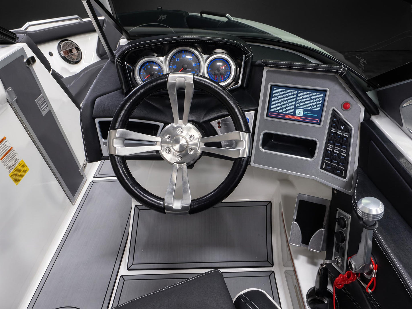 2019 Mastercraft XT25 - White / Black