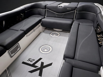 2019 Mastercraft XT25 - White / Black