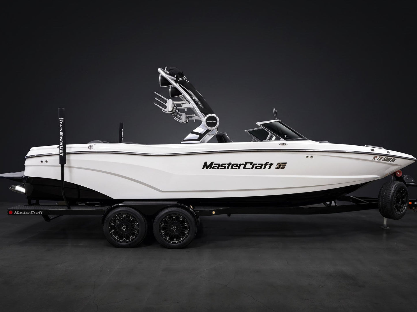 2019 Mastercraft XT25 - White / Black