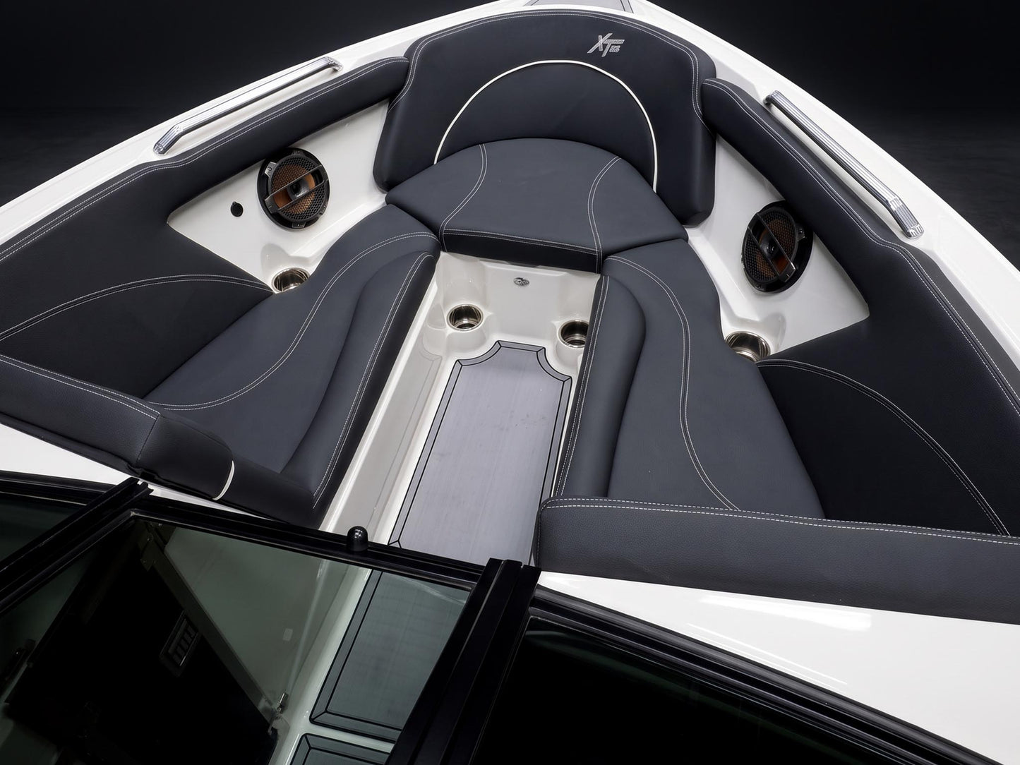 2019 Mastercraft XT25 - White / Black
