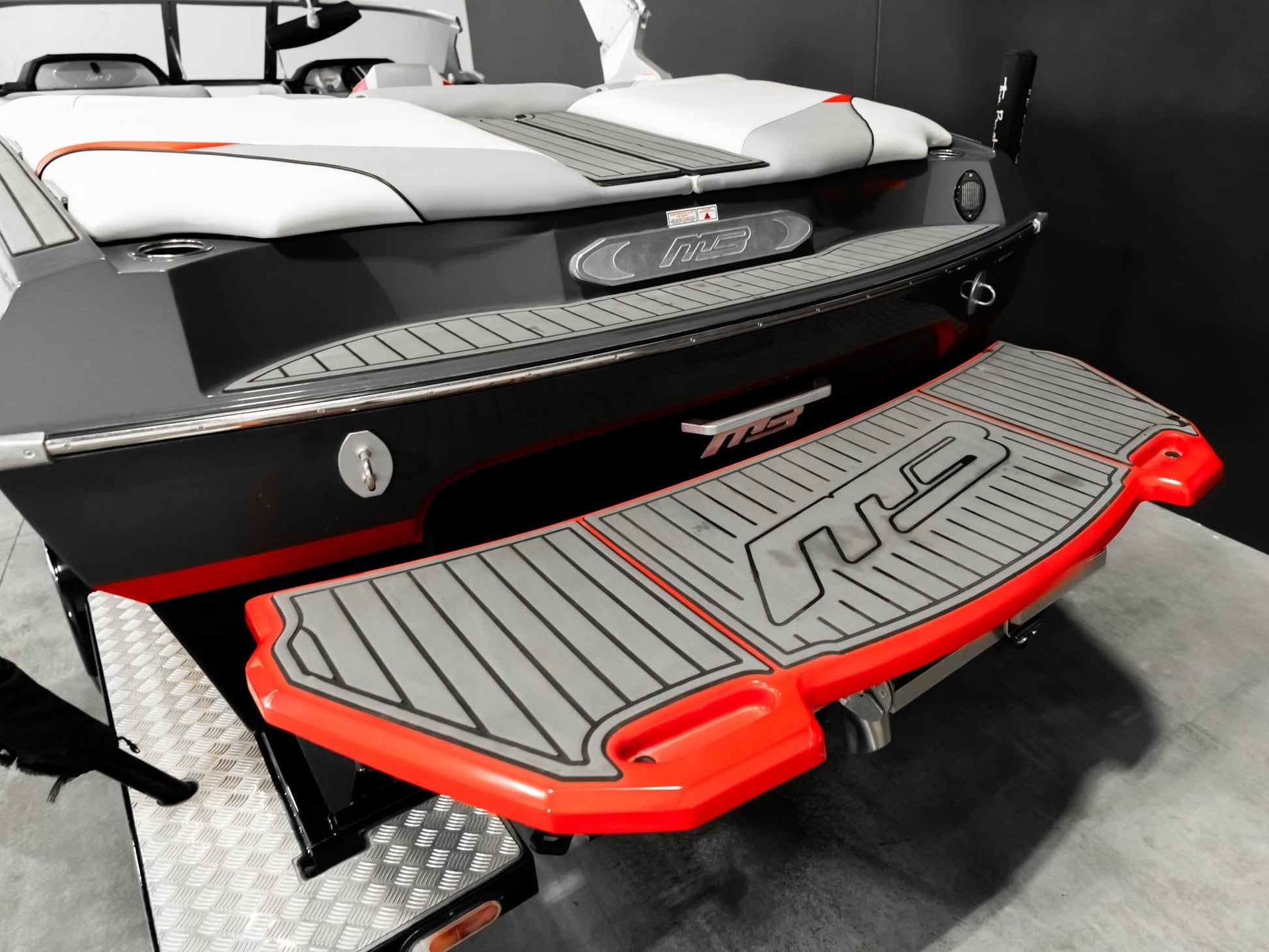 2019 MB B52 - BoardCo Boats