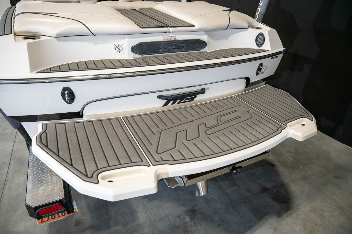 2019 MB B52 - BoardCo Boats