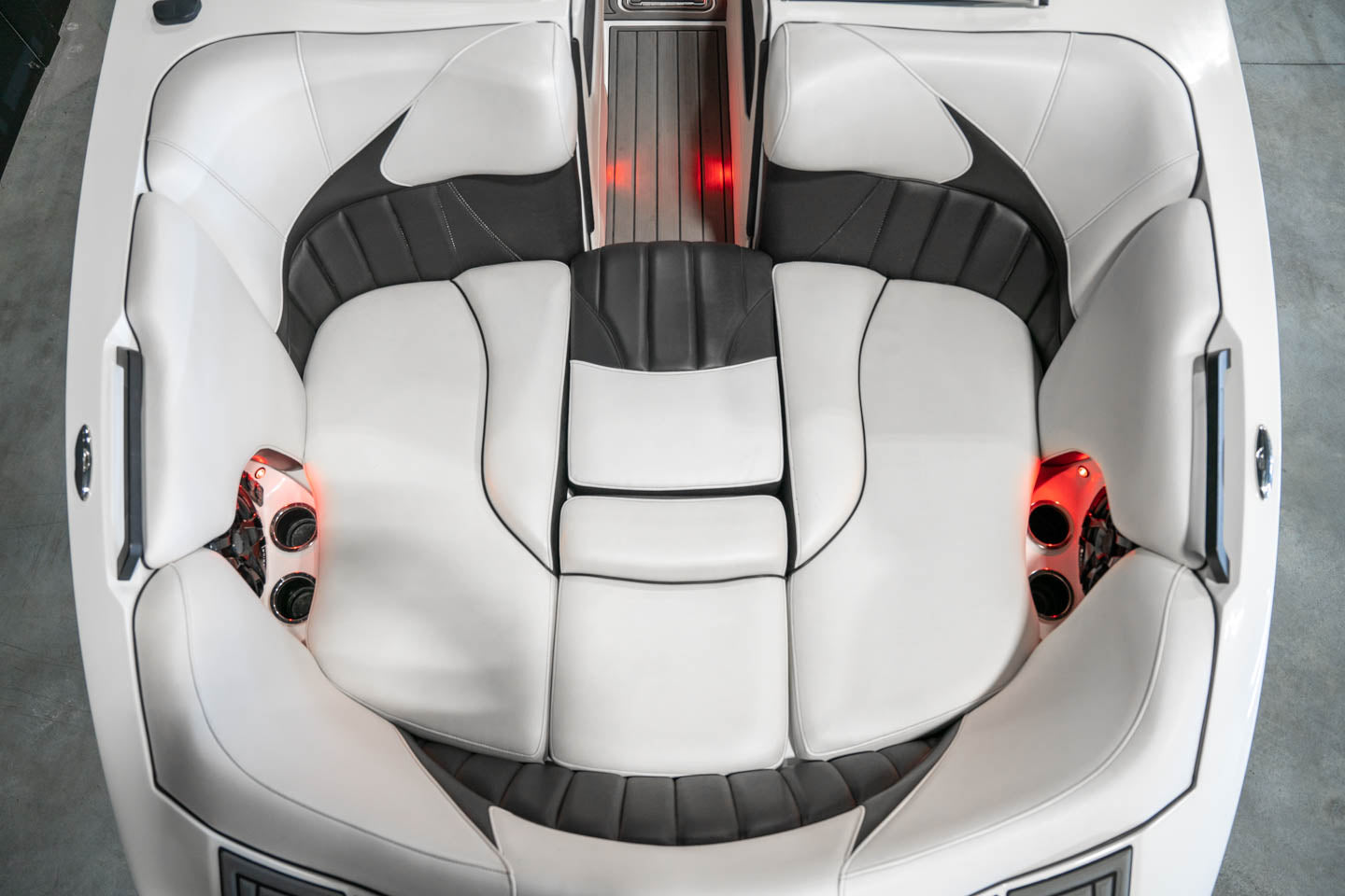 2019 MB B52 - BoardCo Boats
