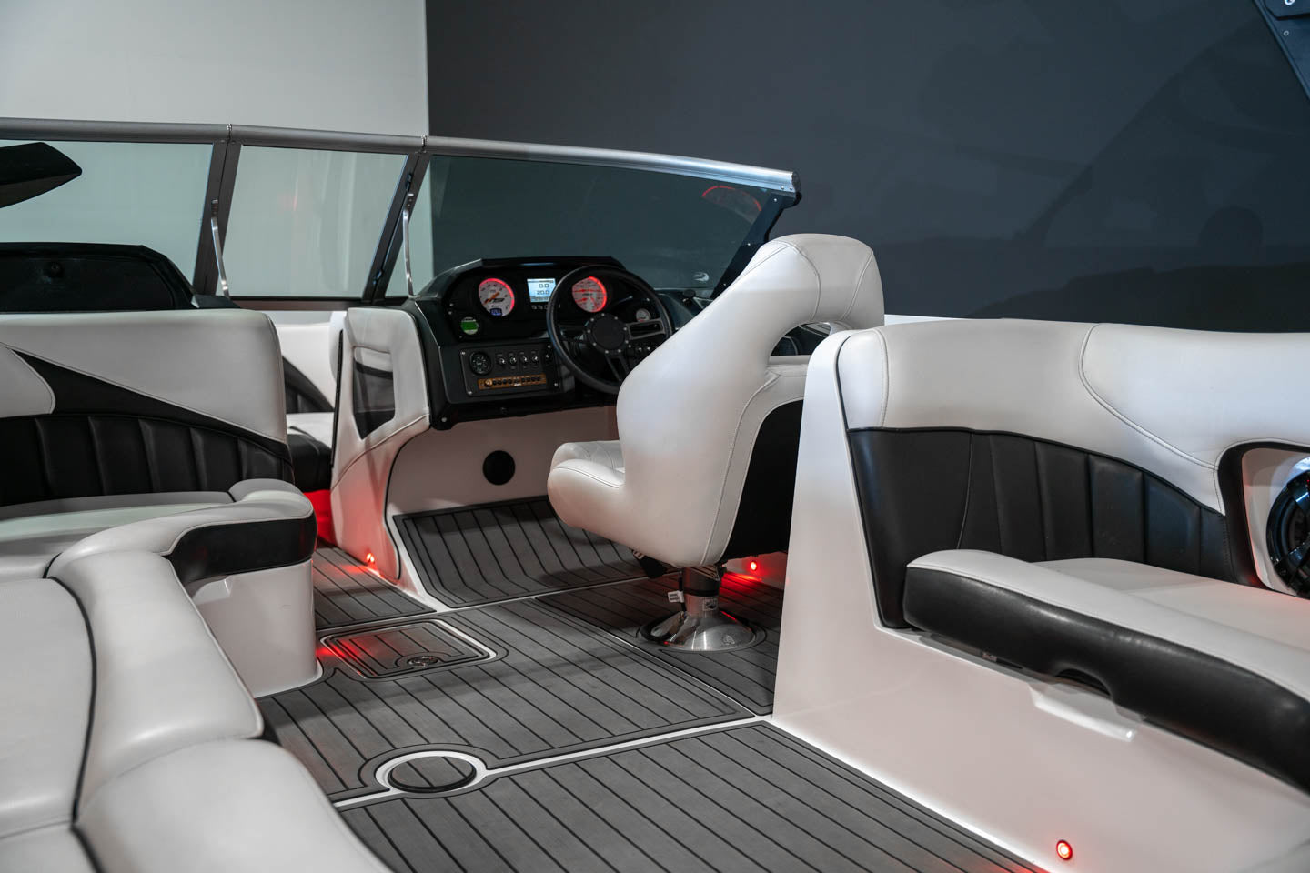 2019 MB B52 - BoardCo Boats