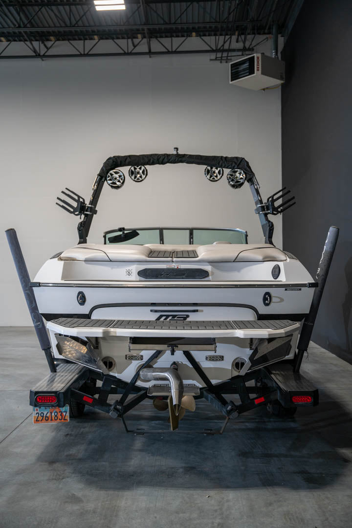 2019 MB B52 - BoardCo Boats