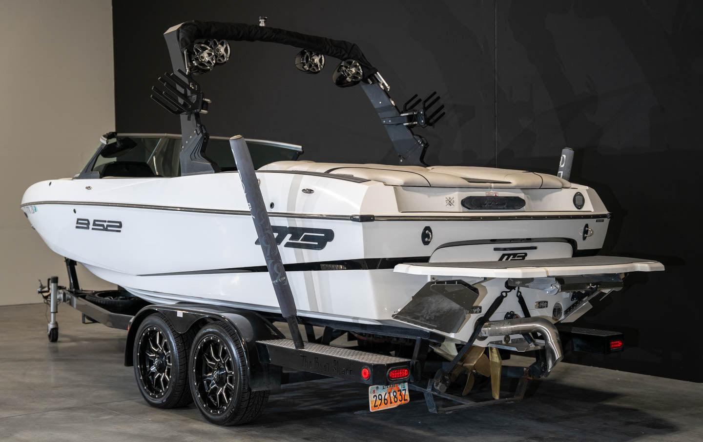 2019 MB B52 - BoardCo Boats