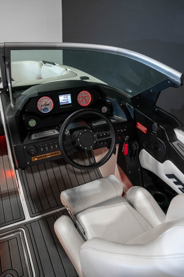 2019 MB B52 - BoardCo Boats