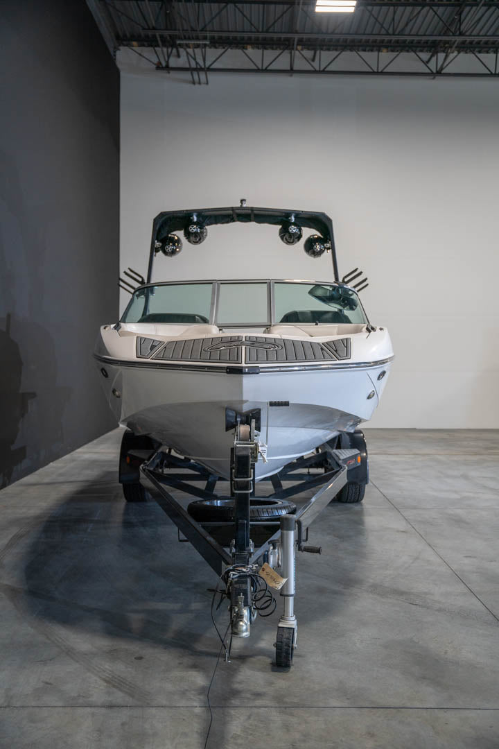 2019 MB B52 - BoardCo Boats