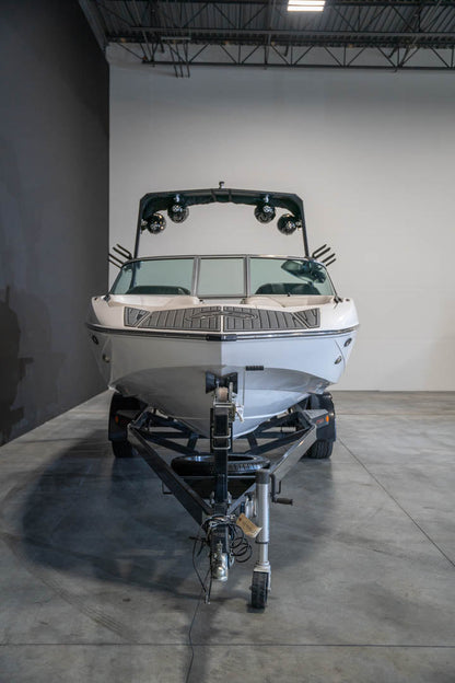 2019 MB B52 - BoardCo Boats
