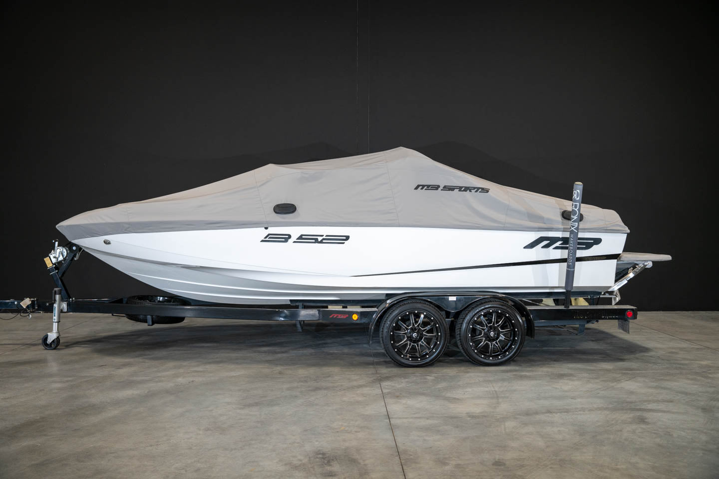2019 MB B52 - BoardCo Boats