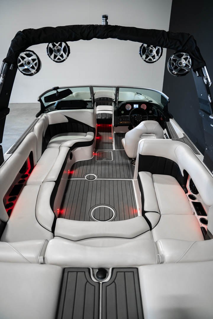 2019 MB B52 - BoardCo Boats