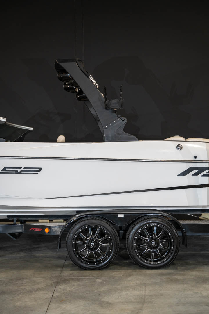 2019 MB B52 - BoardCo Boats