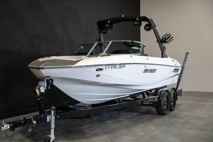 2019 MB B52 - BoardCo Boats