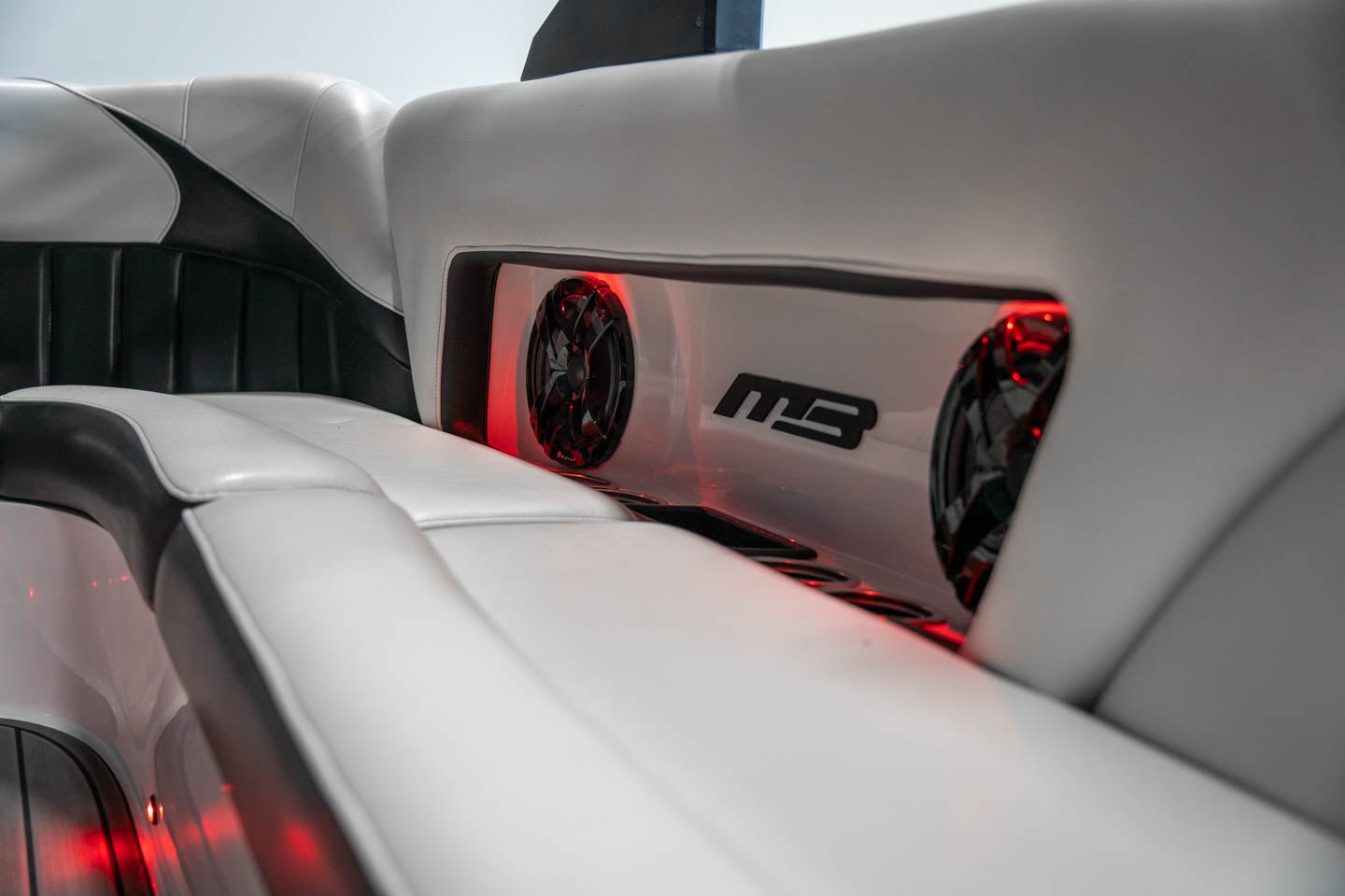 2019 MB B52 - BoardCo Boats