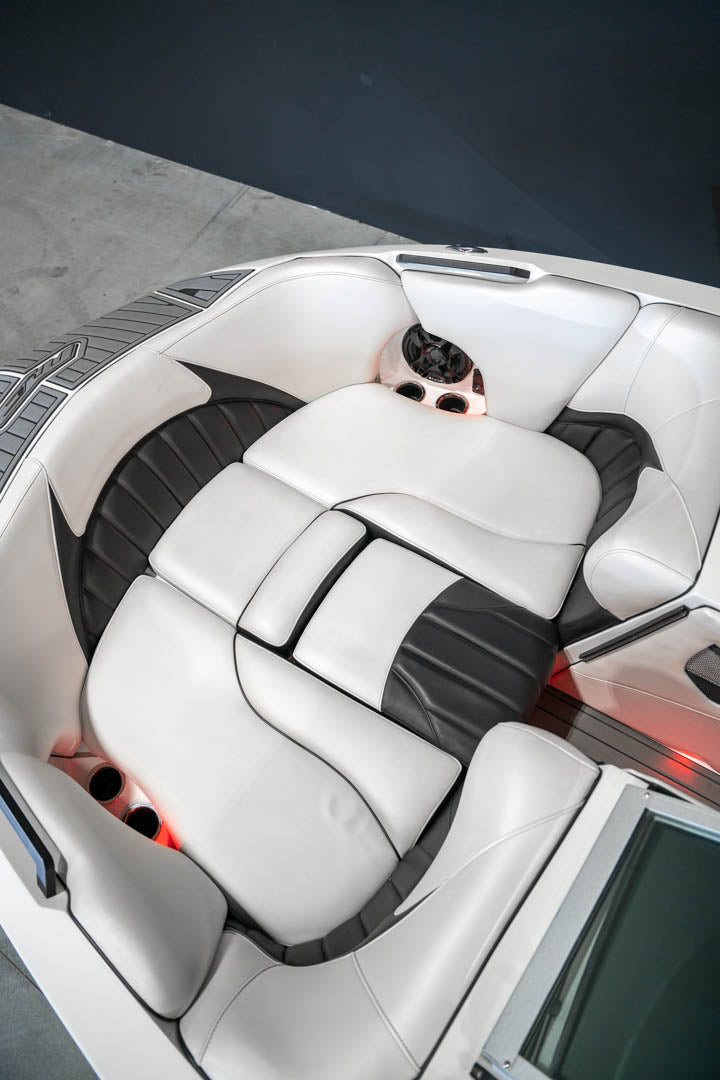 2019 MB B52 - BoardCo Boats