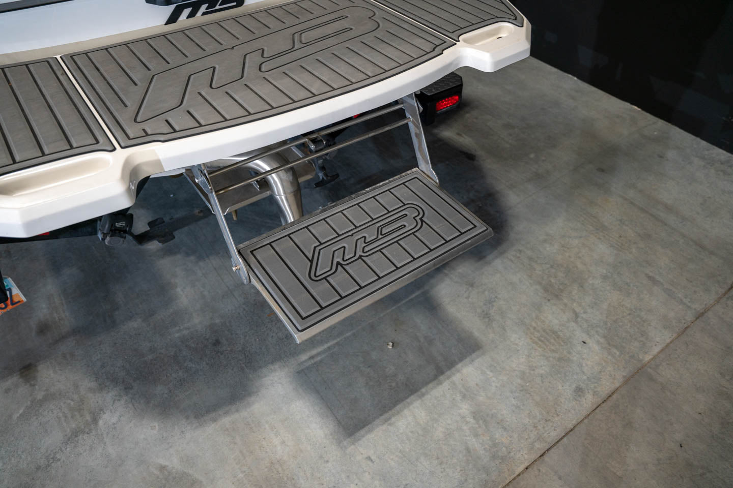 2019 MB B52 - BoardCo Boats