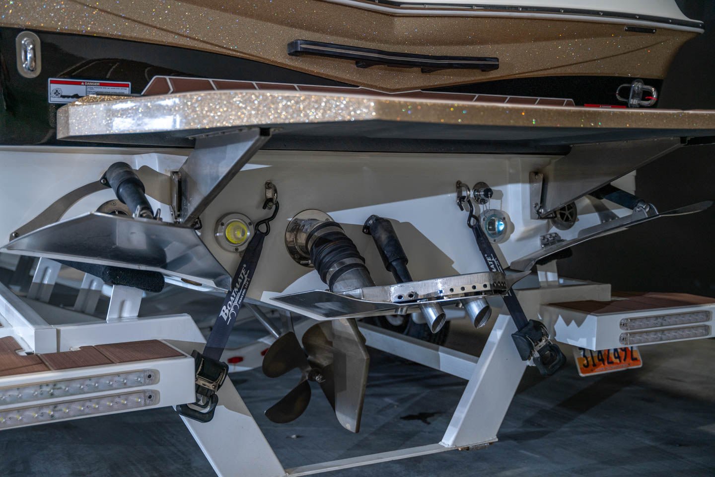 2021 Centurion Ri237 Champagne Flake / Black / White - BoardCo Boats