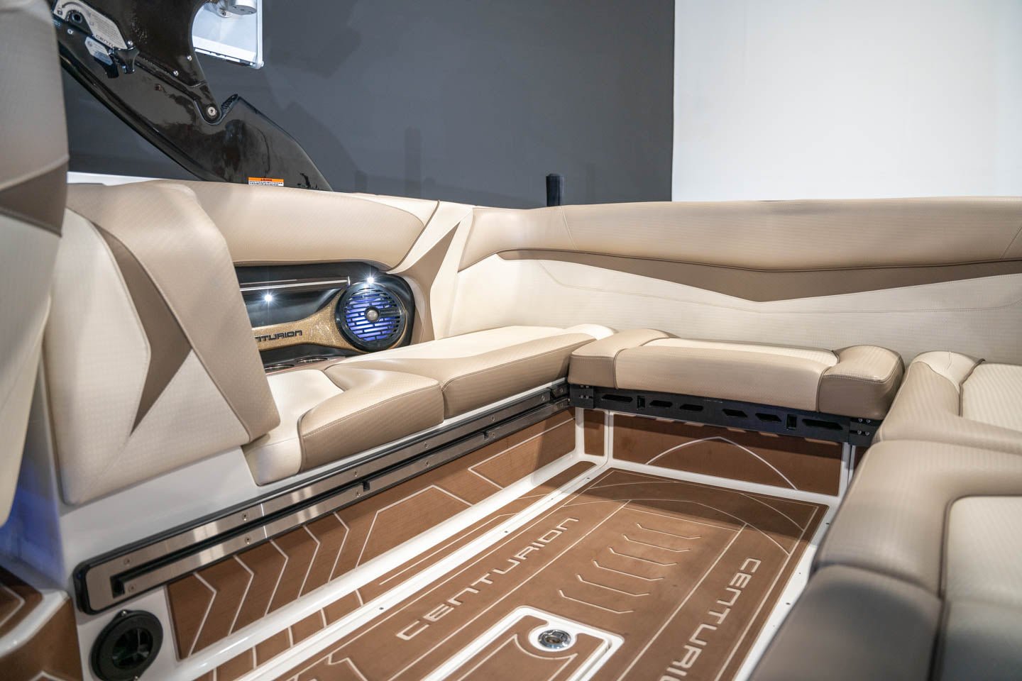 2021 Centurion Ri237 Champagne Flake / Black / White - BoardCo Boats