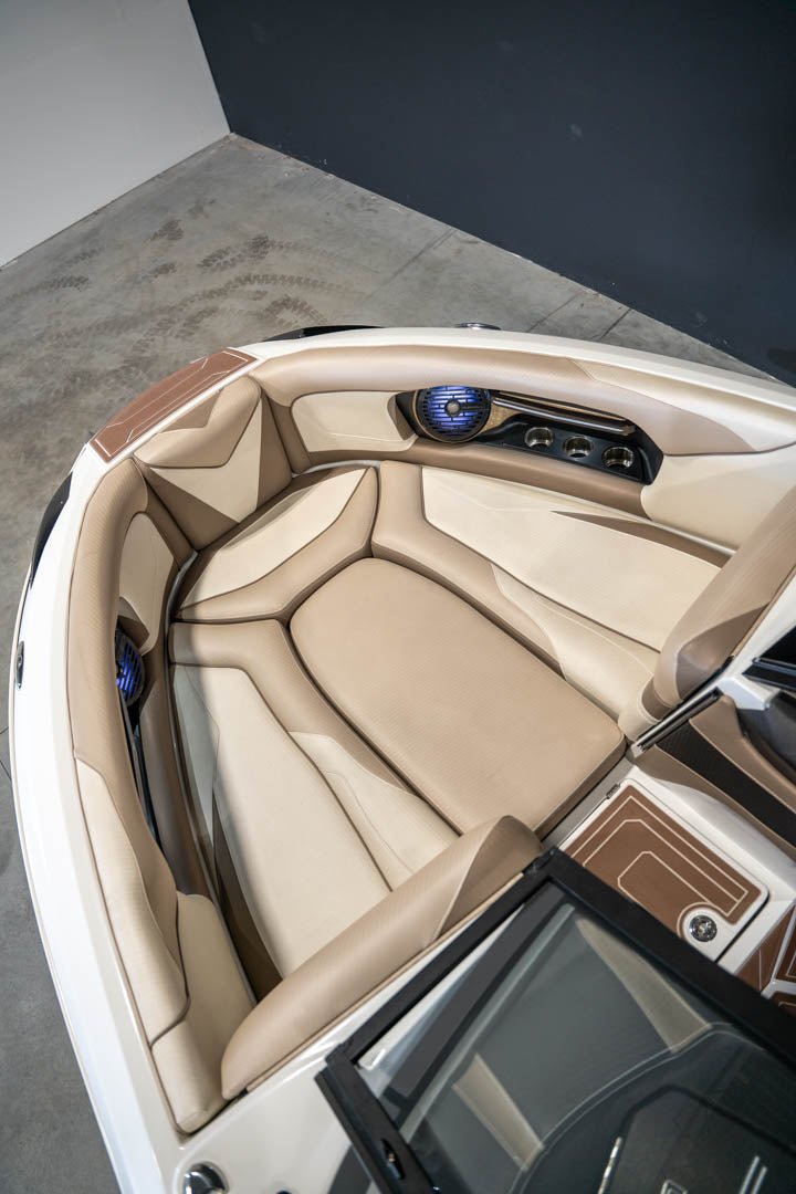 2021 Centurion Ri237 Champagne Flake / Black / White - BoardCo Boats