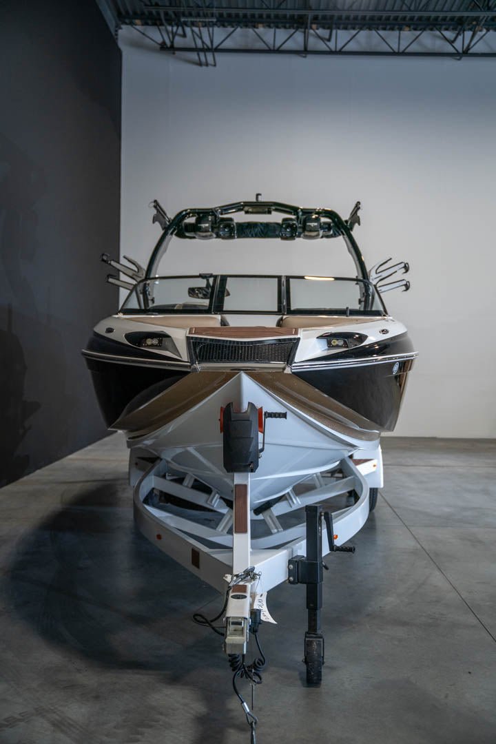 2021 Centurion Ri237 Champagne Flake / Black / White - BoardCo Boats
