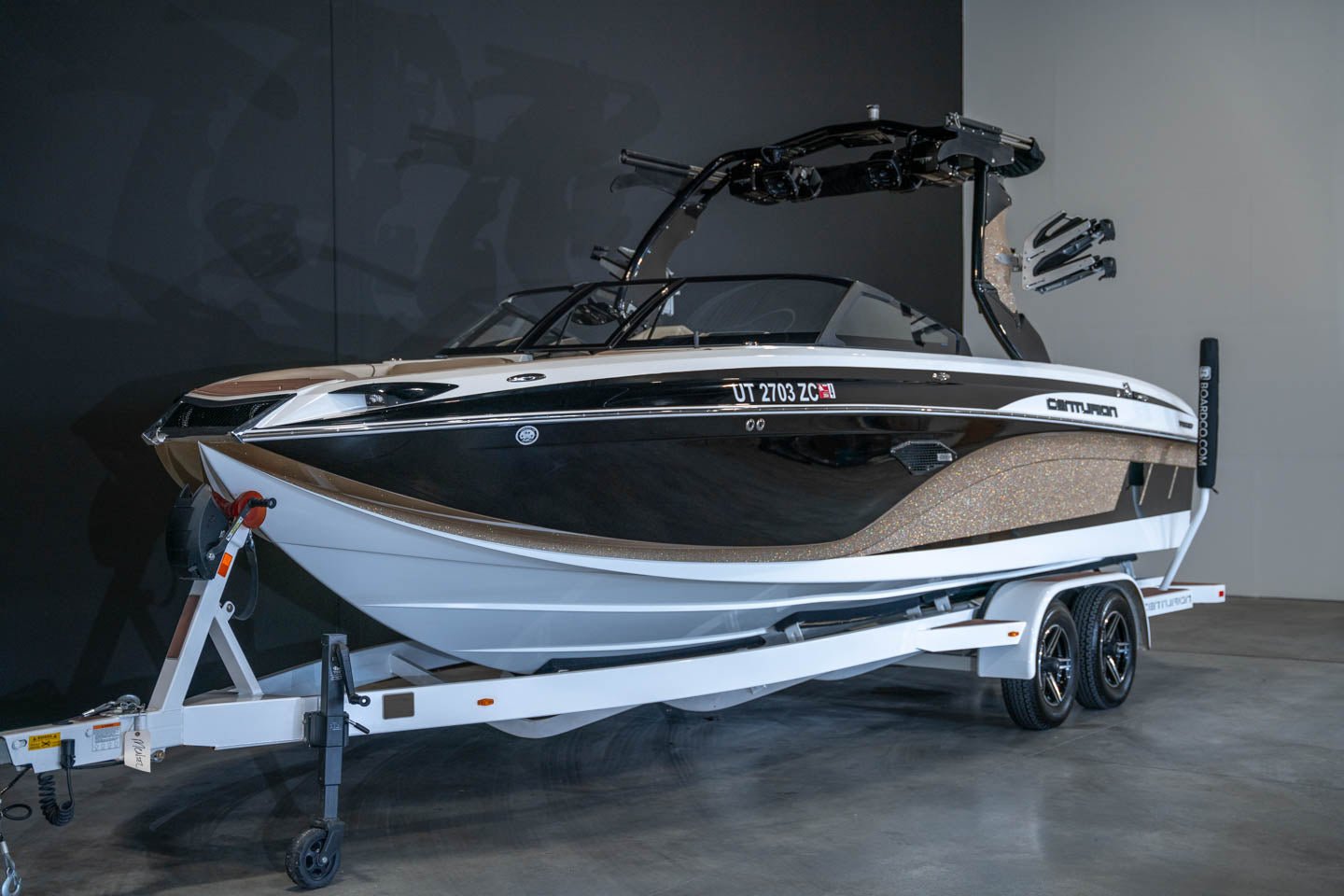 2021 Centurion Ri237 Champagne Flake / Black / White - BoardCo Boats