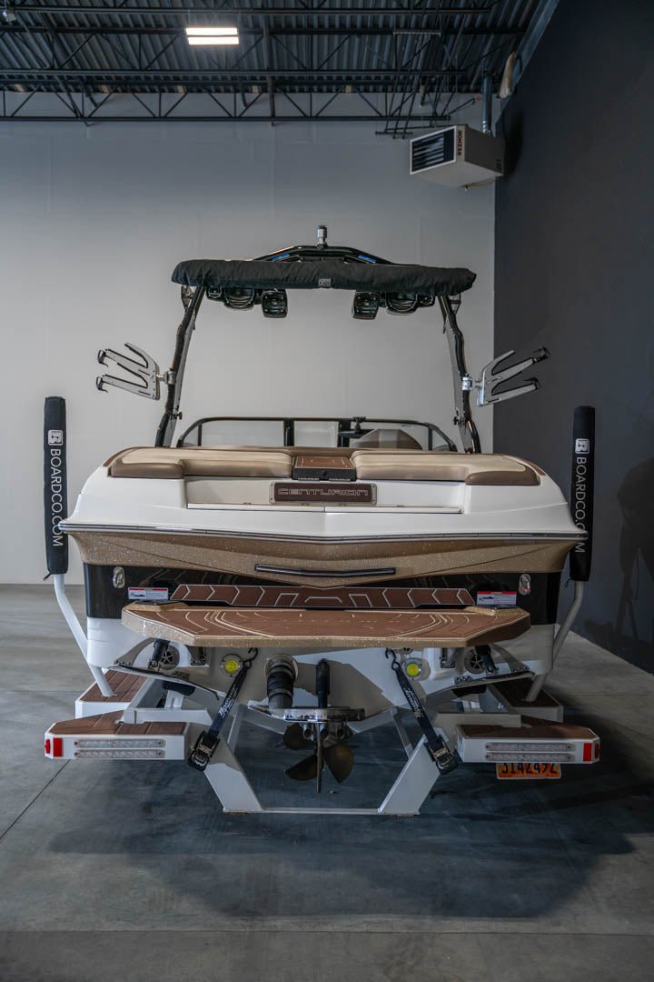 2021 Centurion Ri237 Champagne Flake / Black / White - BoardCo Boats
