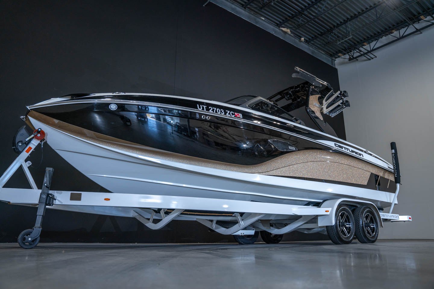 2021 Centurion Ri237 Champagne Flake / Black / White - BoardCo Boats