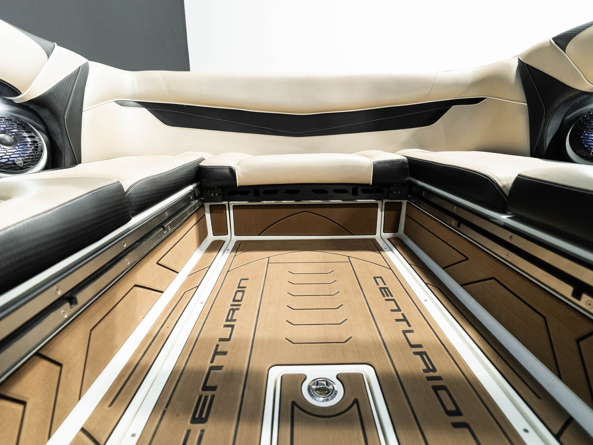 2021 Centurion Ri237 - White / Tan - BoardCo Boats