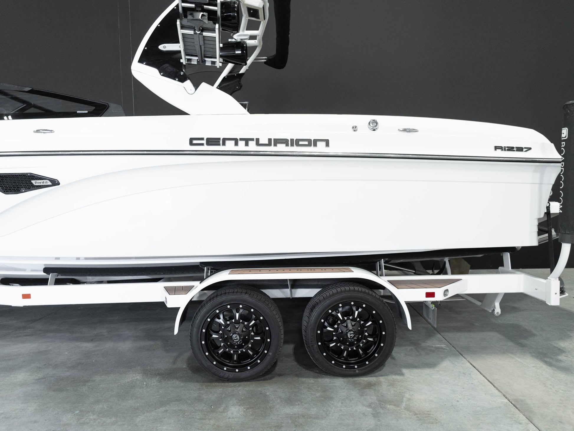 2021 Centurion Ri237 - White / Tan - BoardCo Boats
