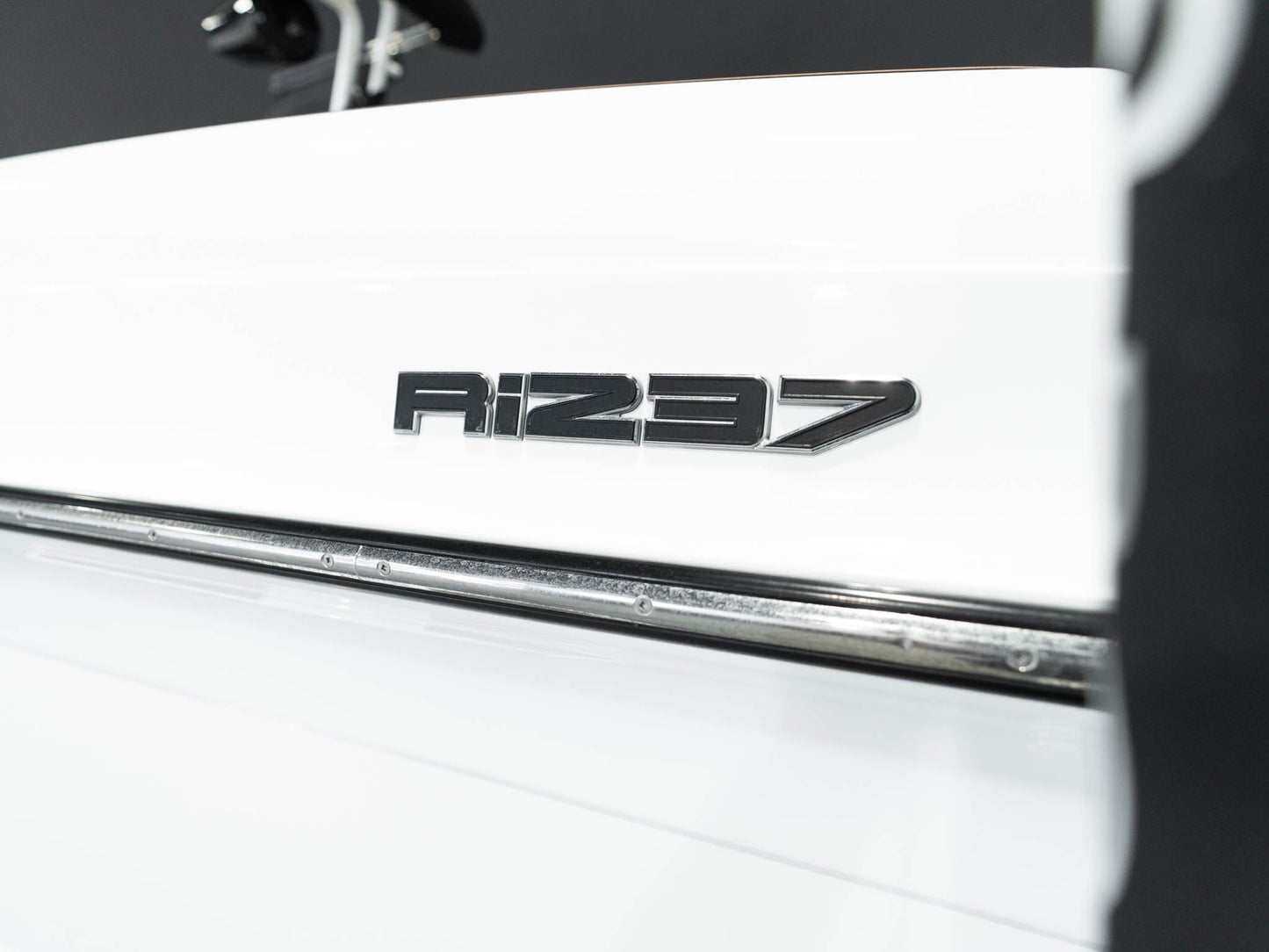 2021 Centurion Ri237 - White / Tan - BoardCo Boats
