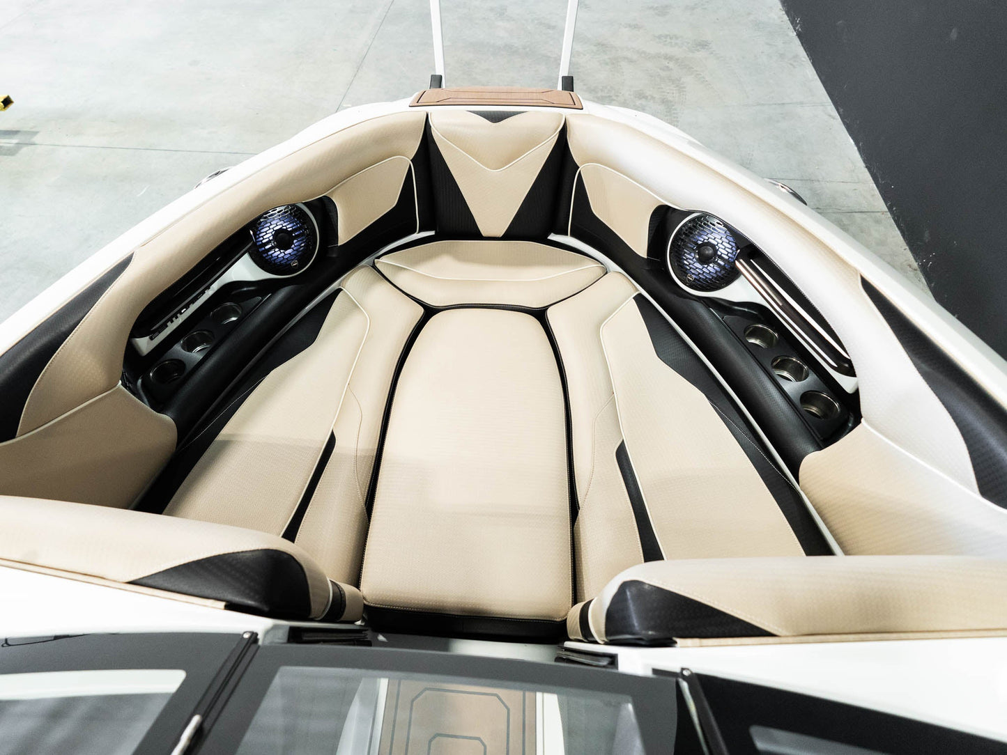 2021 Centurion Ri237 - White / Tan - BoardCo Boats