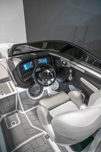 2021 Centurion Ri257 Silver Flake / White - BoardCo Boats