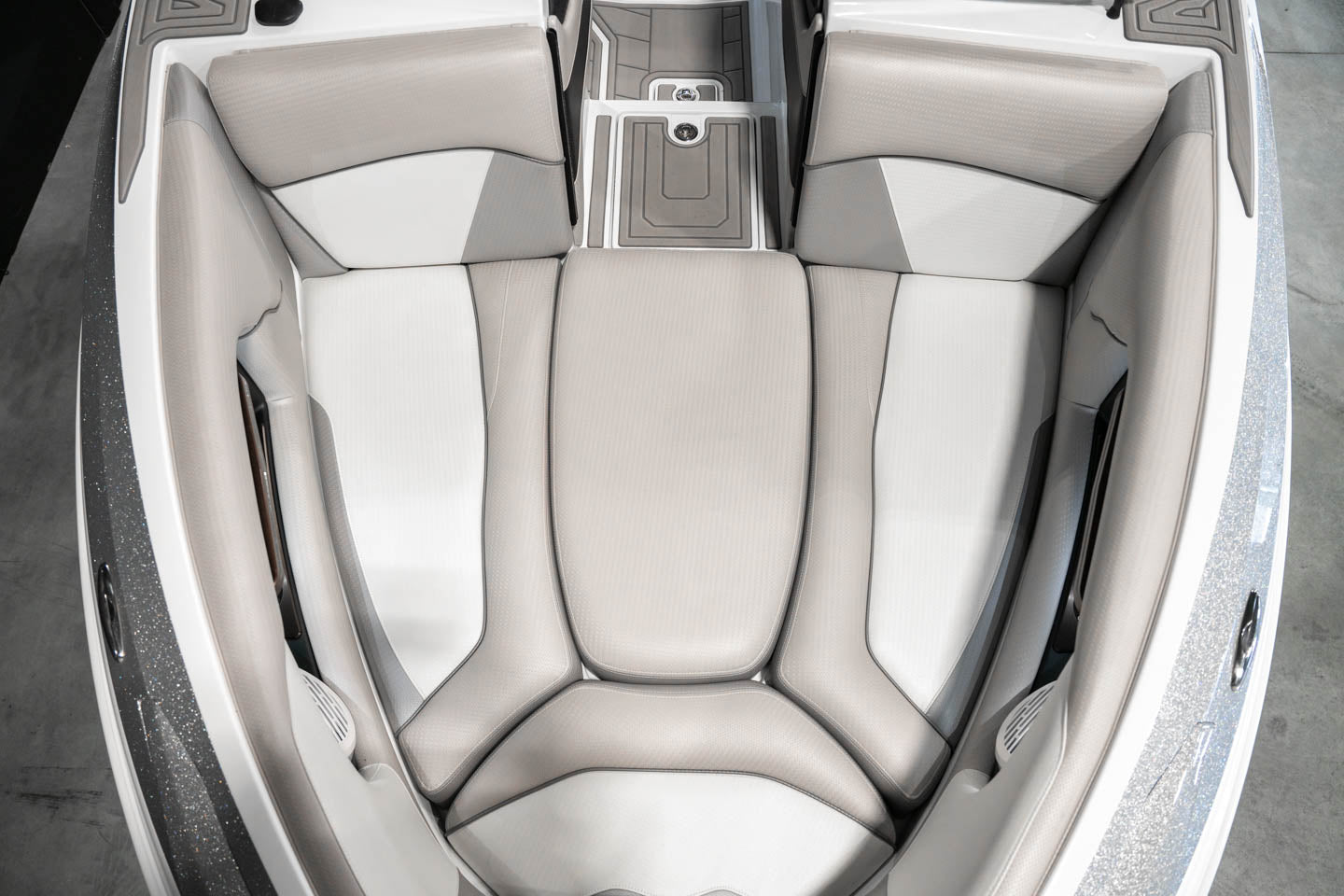 2021 Centurion Ri257 Silver Flake / White - BoardCo Boats