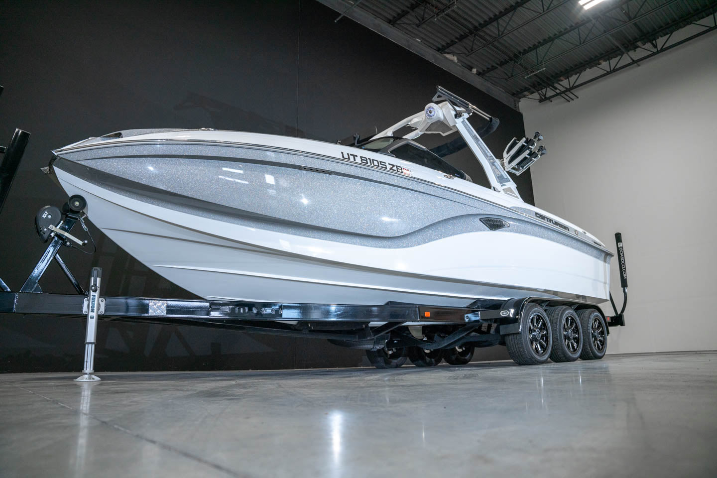 2021 Centurion Ri257 Silver Flake / White - BoardCo Boats